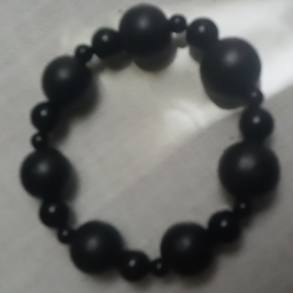 4 black on black expandable bracelets - Picture 8 of 8